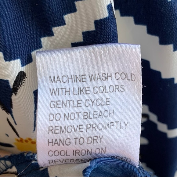 •Feathers• Daisy Print Navy Blue Dress - Size Med. - Picture 7 of 8